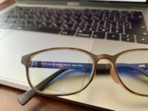 ブルーカットメガネとパソコン
